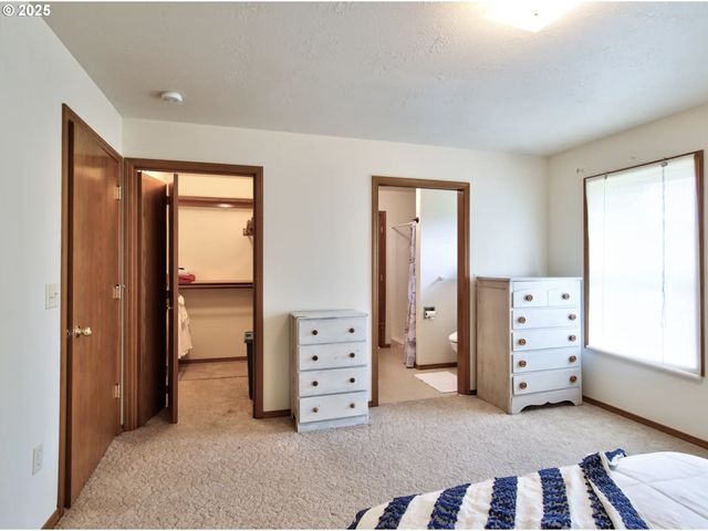 243 Se HARNEY St, Sheridan, OR 97378