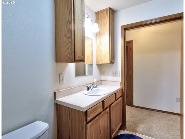 243 Se HARNEY St, Sheridan, OR 97378