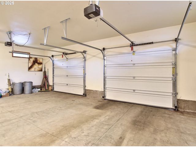 243 Se HARNEY St, Sheridan, OR 97378