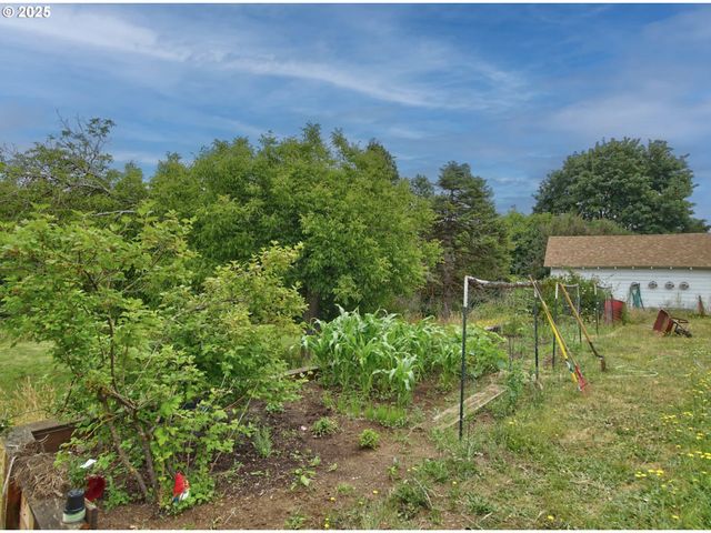 243 Se HARNEY St, Sheridan, OR 97378