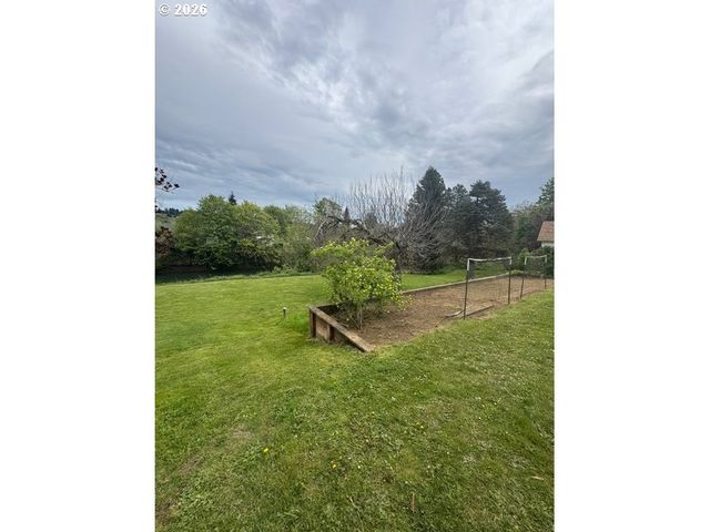243 Se HARNEY St, Sheridan, OR 97378