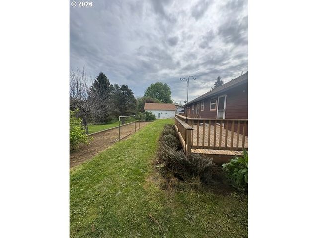 243 Se HARNEY St, Sheridan, OR 97378