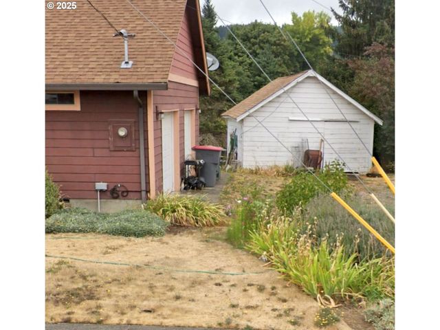 243 Se HARNEY St, Sheridan, OR 97378