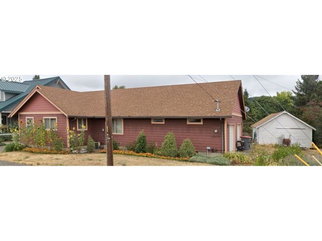 243 Se HARNEY St, Sheridan, OR 97378