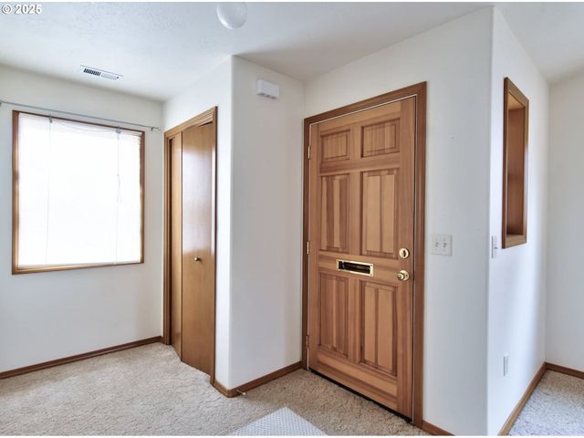 243 Se HARNEY St, Sheridan, OR 97378