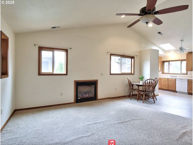 243 Se HARNEY St, Sheridan, OR 97378