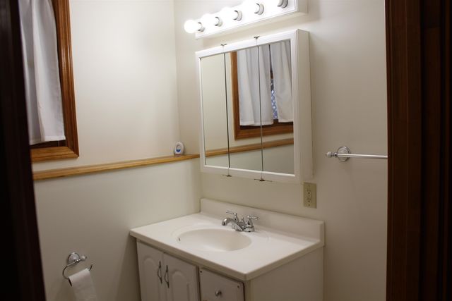 16 Towne Drive, Derry, NH 03038