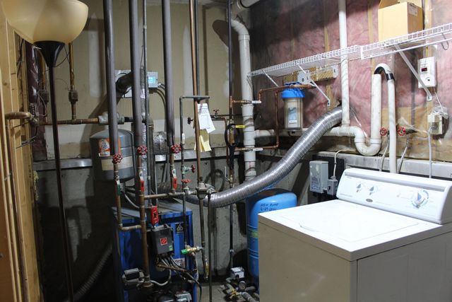 16 Towne Drive, Derry, NH 03038