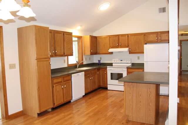 16 Towne Drive, Derry, NH 03038