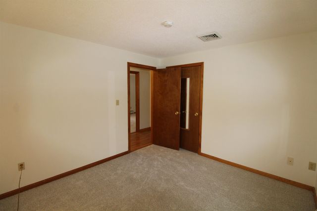 16 Towne Drive, Derry, NH 03038