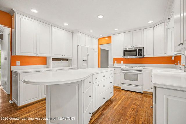 106 Wedgewood Court, Charlotte, MI 48813