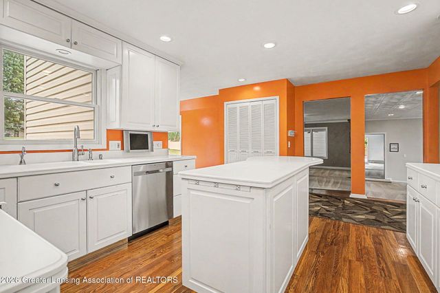 106 Wedgewood Court, Charlotte, MI 48813