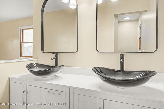 106 Wedgewood Court, Charlotte, MI 48813