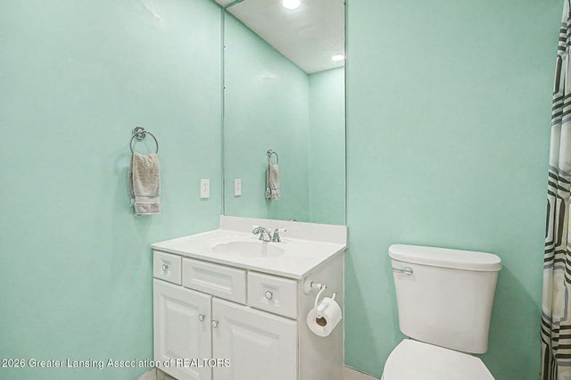 106 Wedgewood Court, Charlotte, MI 48813