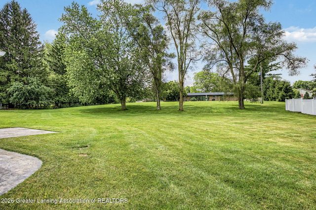 106 Wedgewood Court, Charlotte, MI 48813
