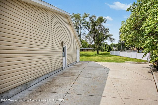106 Wedgewood Court, Charlotte, MI 48813