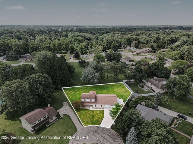 106 Wedgewood Court, Charlotte, MI 48813