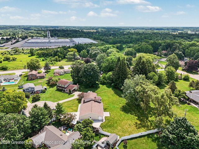 106 Wedgewood Court, Charlotte, MI 48813
