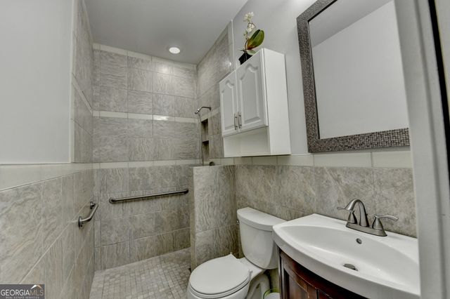 302 Cimarron Way, Lawrenceville, GA 30044