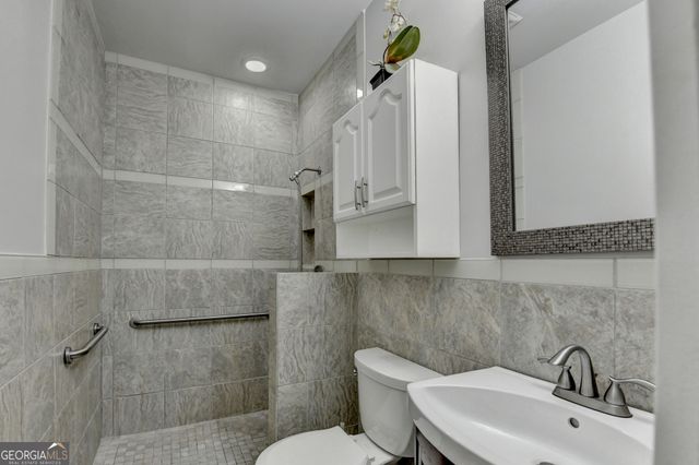 302 Cimarron Way, Lawrenceville, GA 30044