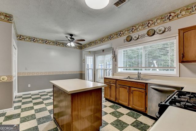 302 Cimarron Way, Lawrenceville, GA 30044
