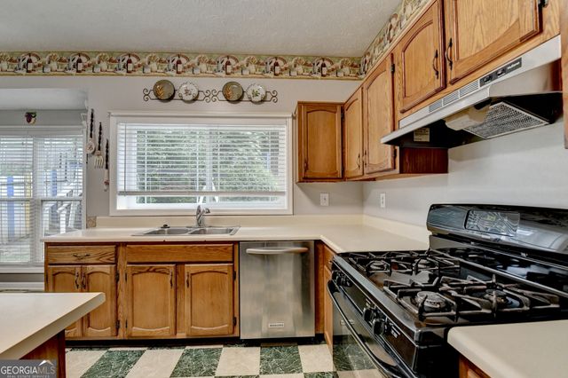 302 Cimarron Way, Lawrenceville, GA 30044