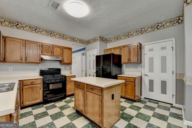 302 Cimarron Way, Lawrenceville, GA 30044