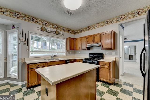 302 Cimarron Way, Lawrenceville, GA 30044
