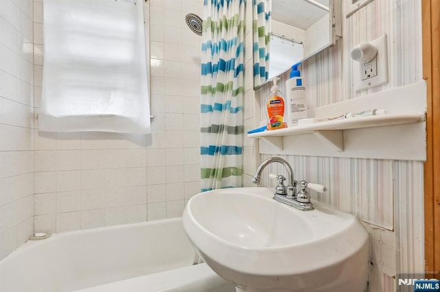 18 Nakomis Path, Lincoln Park Borough, NJ 07035