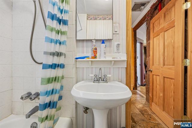 18 Nakomis Path, Lincoln Park Borough, NJ 07035