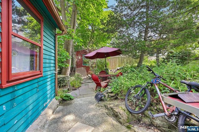 18 Nakomis Path, Lincoln Park Borough, NJ 07035