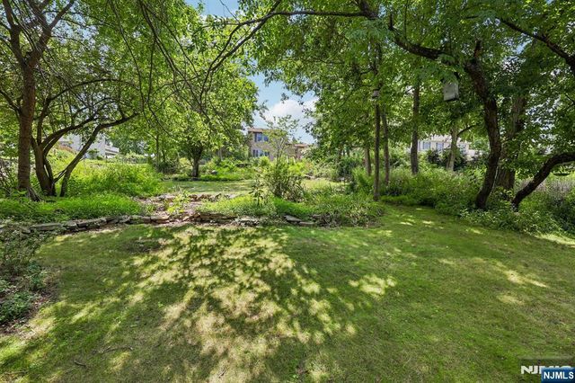 18 Nakomis Path, Lincoln Park Borough, NJ 07035