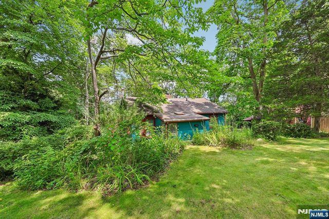18 Nakomis Path, Lincoln Park Borough, NJ 07035