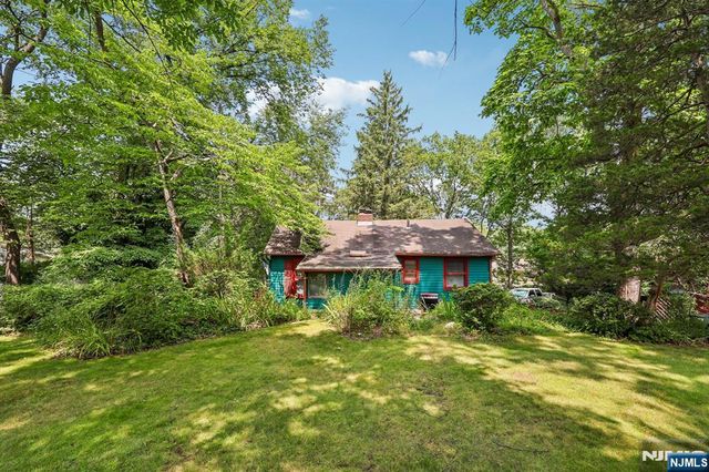 18 Nakomis Path, Lincoln Park Borough, NJ 07035