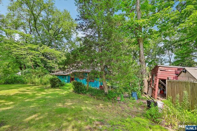 18 Nakomis Path, Lincoln Park Borough, NJ 07035