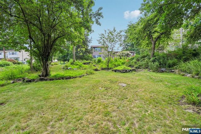 18 Nakomis Path, Lincoln Park Borough, NJ 07035