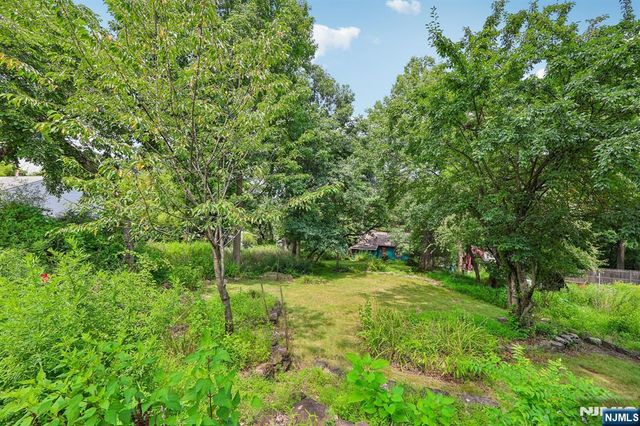 18 Nakomis Path, Lincoln Park Borough, NJ 07035