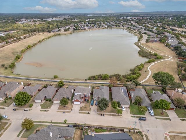 8308 Fall Crest Drive, Fort Worth, TX 76053