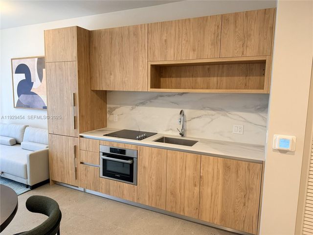 11 NE 6th 1905, Miami, FL 33132