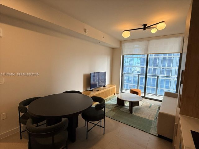 11 NE 6th 1905, Miami, FL 33132