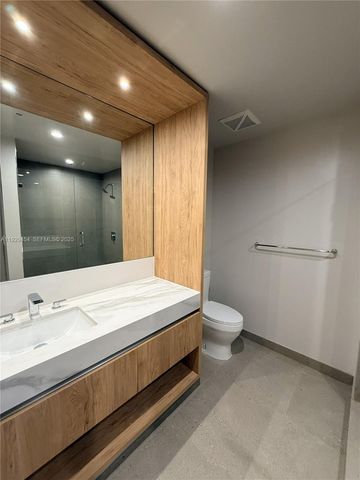 11 NE 6th 1905, Miami, FL 33132