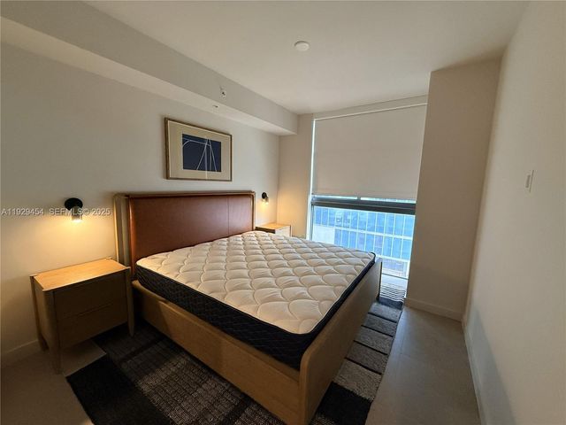 11 NE 6th 1905, Miami, FL 33132