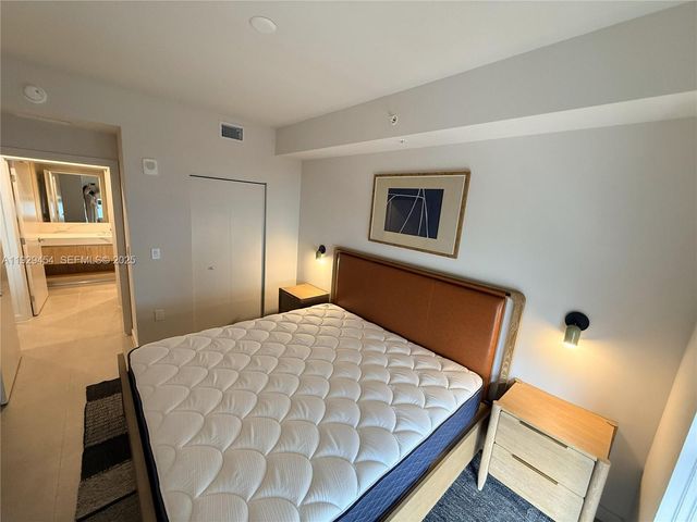 11 NE 6th 1905, Miami, FL 33132