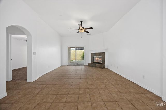 5804 Potenza Lane, Bakersfield, CA 93308