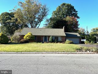 1647 OAK ST, Lebanon, PA 17042
