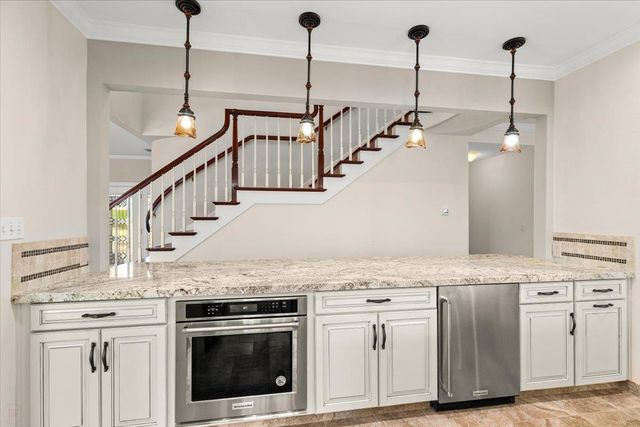 1037 Vienna Dr, Lodi, CA 95242