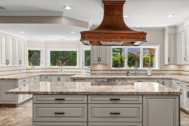1037 Vienna Dr, Lodi, CA 95242