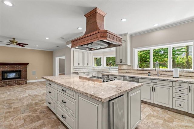 1037 Vienna Dr, Lodi, CA 95242