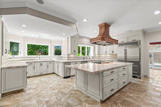 1037 Vienna Dr, Lodi, CA 95242