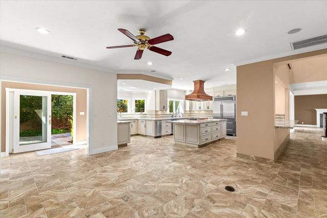 1037 Vienna Dr, Lodi, CA 95242